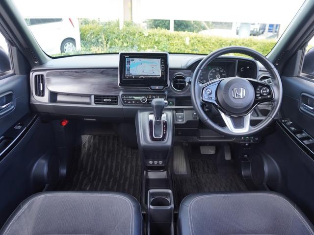 【インパネ周り】運転しやすいインパネ周りです！見やすいレイアウトで快適なドライブをサポートします！