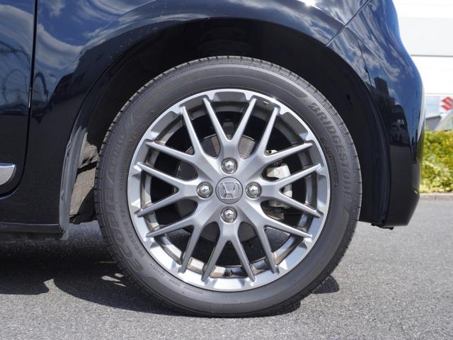 【１５インチ純正アルミホイール】外観にマッチした純正アルミホイールを装着しております。ノーマルタイヤ、スタッドレスタイヤもホンダカーズ総社にお任せください。