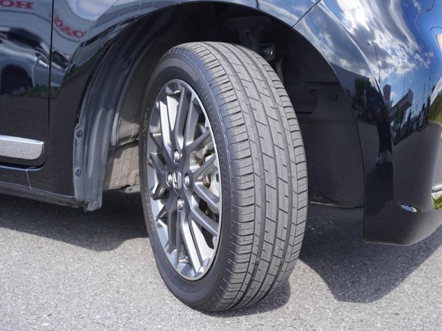 【タイヤ溝有り】タイヤの溝はしっかりと残ってますので安心してください。状態も良好です。ノーマルタイヤ、スタッドレスタイヤも取り扱っております。皆様のご来店お待ちしております。