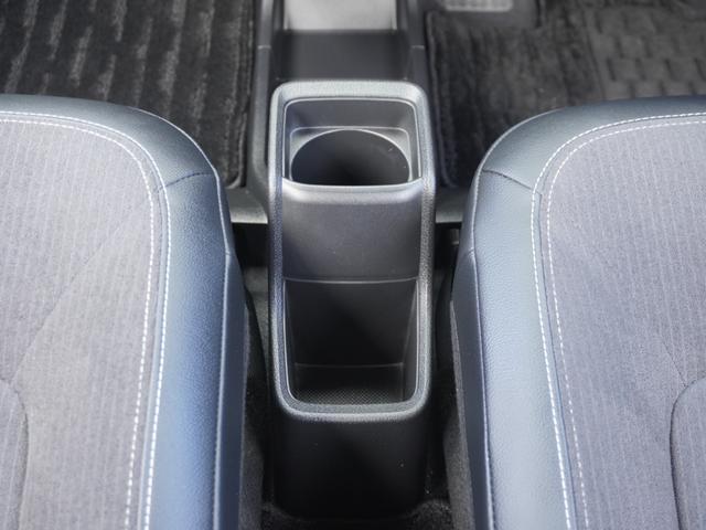 【収納多数】快適なドライブには今や必須アイテムのドリンクホルダー。