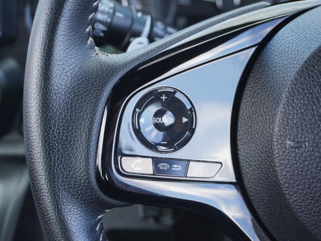 【ステアリングスイッチ】ステアリング周りでのスイッチ操作が行えますので、走行中でも各種操作可能です。お近くのホンダカーズ総社までお越しください。