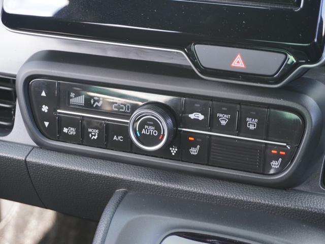 【オートエアコン】お好みの温度に設定すれば自動で風量や吹き出し位置などを調節してくれます。ホンダカーズ総社ではエアコンは納車時に点検・整備して納車いたします。