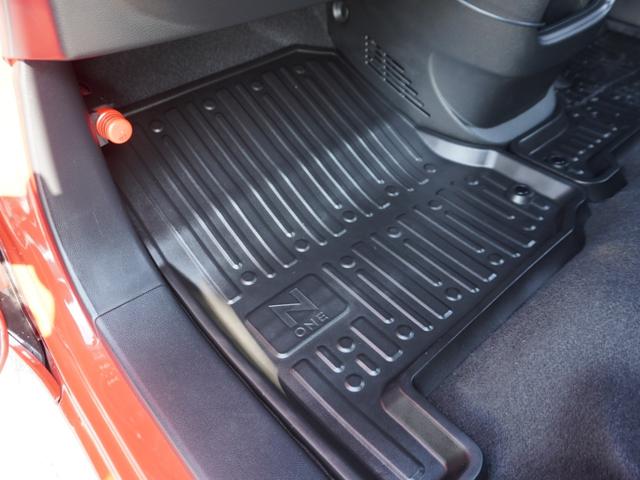 Ｎ－ＯＮＥ プレミアムツアラー　ワンオーナー　純正ナビ　バックカメラ　ＥＴＣ　パドルシフト　Ｂｌｕｅｔｏｏｔｈ　地デジＴＶ　クルーズコントロール　ＨＩＤヘッドライト　１５インチ純正アルミホイール　赤／黒ツートン　オールシーズンマット（31枚目）