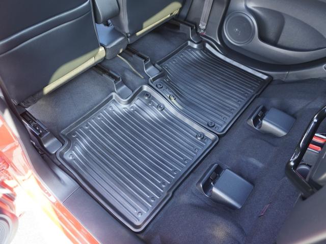 Ｎ－ＯＮＥ プレミアムツアラー　ワンオーナー　純正ナビ　バックカメラ　ＥＴＣ　パドルシフト　Ｂｌｕｅｔｏｏｔｈ　地デジＴＶ　クルーズコントロール　ＨＩＤヘッドライト　１５インチ純正アルミホイール　赤／黒ツートン　オールシーズンマット（32枚目）