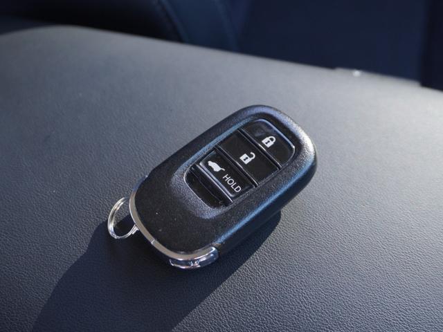 ヴェゼル ｅ：ＨＥＶＺ　ワンオーナー　禁煙車　９インチＨｏｎｄａＣＯＮＮＥＣＴナビ　バックカメラ　ＥＴＣ２．０　障害物センサー　シートヒーター　アダプティブクルーズコントロール　減速セレクター　ワイヤレス充電器　ＴＶ　ＬＤＡ（29枚目）
