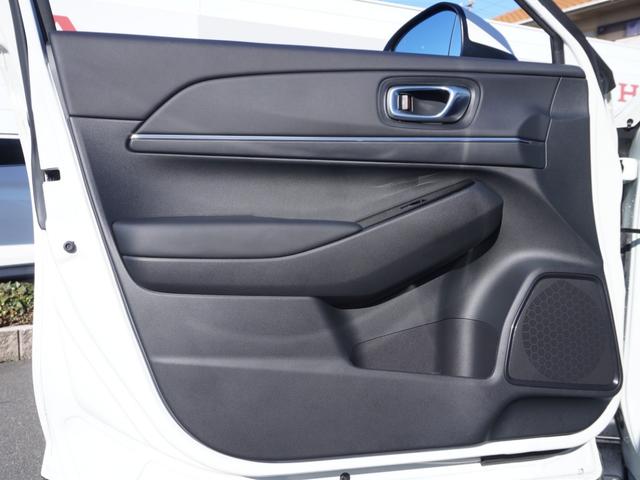 ヴェゼル ｅ：ＨＥＶＺ　ワンオーナー　禁煙車　９インチＨｏｎｄａＣＯＮＮＥＣＴナビ　バックカメラ　ＥＴＣ２．０　障害物センサー　シートヒーター　アダプティブクルーズコントロール　減速セレクター　ワイヤレス充電器　ＴＶ　ＬＤＡ（78枚目）