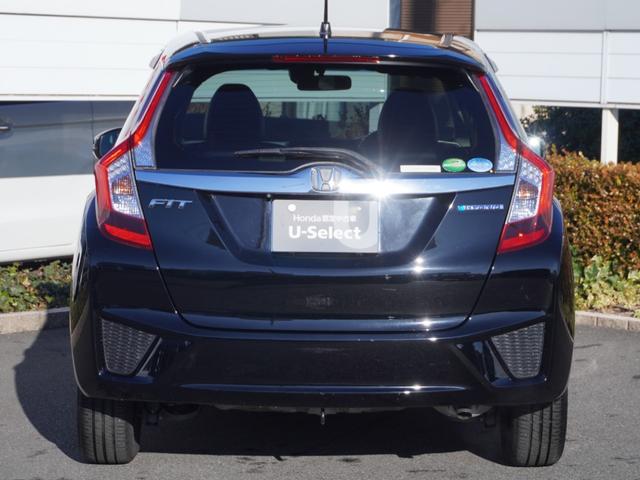 フィットハイブリッド Ｌパッケージ　ワンオーナー　禁煙車　衝突被害軽減ブレーキ　ホンダ純正ナビ　バックカメラ　ＥＴＣ　クルーズコントロール　フルセグＴＶ　スマートキー　プッシュスタート　ＬＥＤヘッドライト　横滑り防止装置　定期点検記録簿（11枚目）
