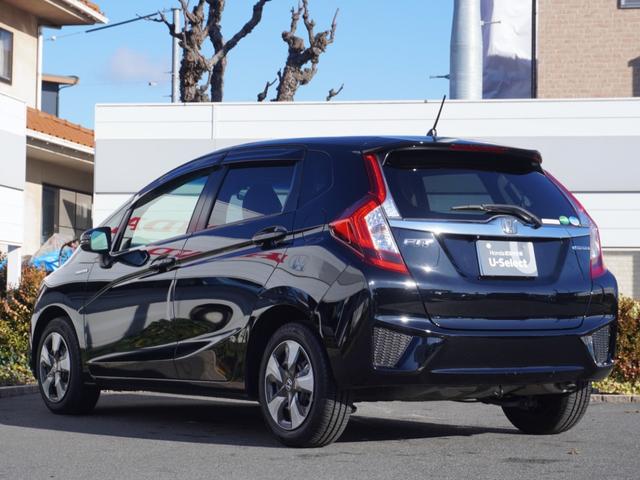 フィットハイブリッド Ｌパッケージ　ワンオーナー　禁煙車　衝突被害軽減ブレーキ　ホンダ純正ナビ　バックカメラ　ＥＴＣ　クルーズコントロール　フルセグＴＶ　スマートキー　プッシュスタート　ＬＥＤヘッドライト　横滑り防止装置　定期点検記録簿（12枚目）