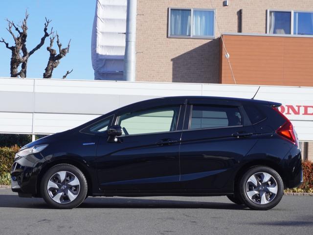 フィットハイブリッド Ｌパッケージ　ワンオーナー　禁煙車　衝突被害軽減ブレーキ　ホンダ純正ナビ　バックカメラ　ＥＴＣ　クルーズコントロール　フルセグＴＶ　スマートキー　プッシュスタート　ＬＥＤヘッドライト　横滑り防止装置　定期点検記録簿（14枚目）