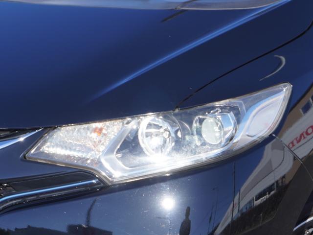 フィットハイブリッド Ｌパッケージ　ワンオーナー　禁煙車　衝突被害軽減ブレーキ　ホンダ純正ナビ　バックカメラ　ＥＴＣ　クルーズコントロール　フルセグＴＶ　スマートキー　プッシュスタート　ＬＥＤヘッドライト　横滑り防止装置　定期点検記録簿（17枚目）