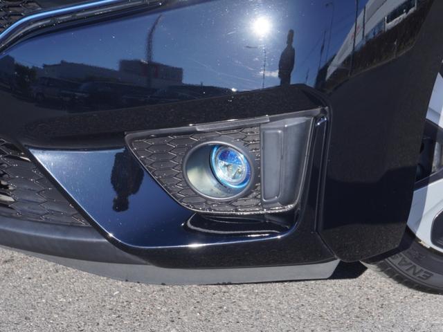 フィットハイブリッド Ｌパッケージ　ワンオーナー　禁煙車　衝突被害軽減ブレーキ　ホンダ純正ナビ　バックカメラ　ＥＴＣ　クルーズコントロール　フルセグＴＶ　スマートキー　プッシュスタート　ＬＥＤヘッドライト　横滑り防止装置　定期点検記録簿（18枚目）