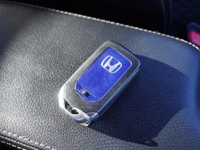 フィットハイブリッド Ｌパッケージ　ワンオーナー　禁煙車　衝突被害軽減ブレーキ　ホンダ純正ナビ　バックカメラ　ＥＴＣ　クルーズコントロール　フルセグＴＶ　スマートキー　プッシュスタート　ＬＥＤヘッドライト　横滑り防止装置　定期点検記録簿（23枚目）