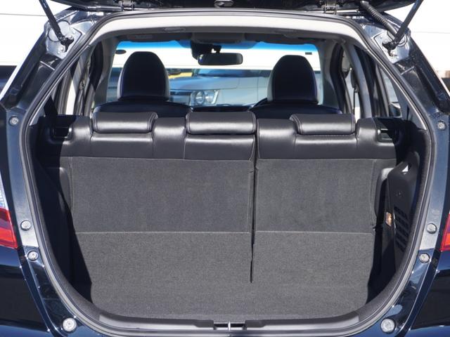 フィットハイブリッド Ｌパッケージ　ワンオーナー　禁煙車　衝突被害軽減ブレーキ　ホンダ純正ナビ　バックカメラ　ＥＴＣ　クルーズコントロール　フルセグＴＶ　スマートキー　プッシュスタート　ＬＥＤヘッドライト　横滑り防止装置　定期点検記録簿（33枚目）