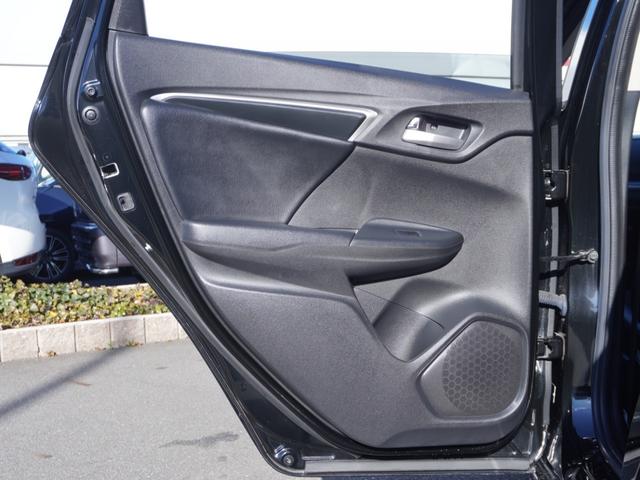 フィットハイブリッド Ｌパッケージ　ワンオーナー　禁煙車　衝突被害軽減ブレーキ　ホンダ純正ナビ　バックカメラ　ＥＴＣ　クルーズコントロール　フルセグＴＶ　スマートキー　プッシュスタート　ＬＥＤヘッドライト　横滑り防止装置　定期点検記録簿（69枚目）