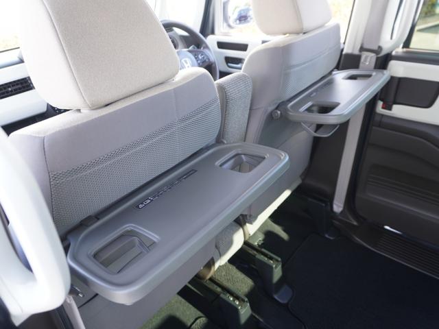 �y��ȗp�e�[�u���z�h�����N�z���_�[���t�����܂肽���ݎ��̃p�[�\�i���e�[�u���ł��B�^�]�ȁE����Ȃ̃V�[�g�o�b�N�ɑ������Ă���p�[�\�i���e�[�u���ł��B