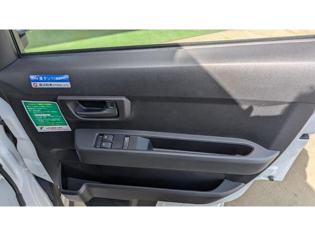 ハイゼットカーゴ ＤＸ　４ＷＤ　禁煙車　カーナビ　ＥＴＣ　スマートアシスト３　オートハイビーム　横滑り装置　キーレスエントリー　パワーウインド　リヤヒーター　オーバーヘッドシェルフ　Ｂｌｕｅｔｏｏｔｈ対応付き（38枚目）