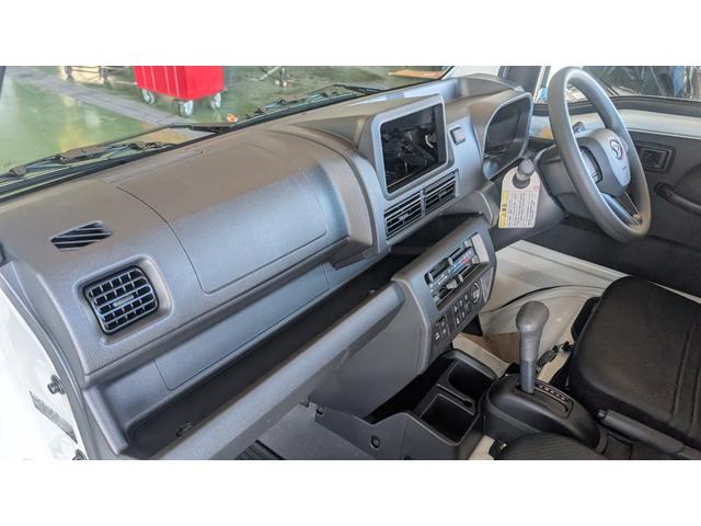 ハイゼットトラック スタンダードＳＡＩＩＩｔ　４ＷＤ　ＣＶＴ　登録届出済み未使用車　省力パック　スマートキー　プッシュスタート　パワーウインド　電動格納ミラー　リクエストスイッチ　　衝突軽減ブレーキ　オートハイビーム　横滑り装置　付き（46枚目）