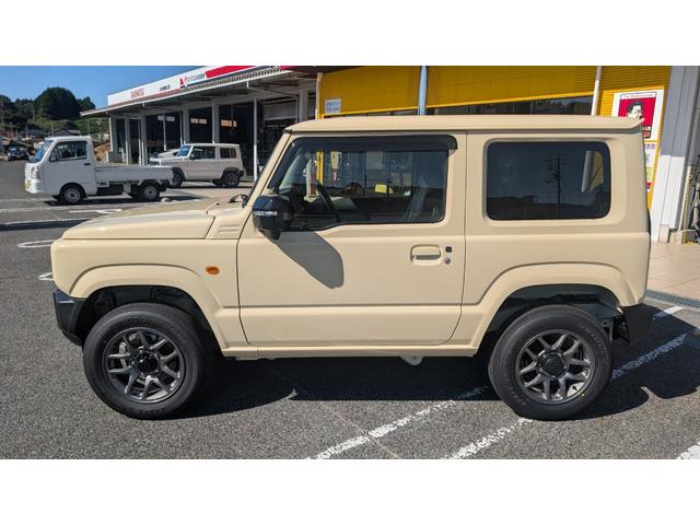 ジムニー XC 4WD XCターボ 登録届出済み未使用車 ディアルブレーキサポート ブレーキホールド LEDヘッドランプ シートヒーター 本革巻きステアリング プッシュスタート スマートキー 16インチアルミホイル付(9枚目)