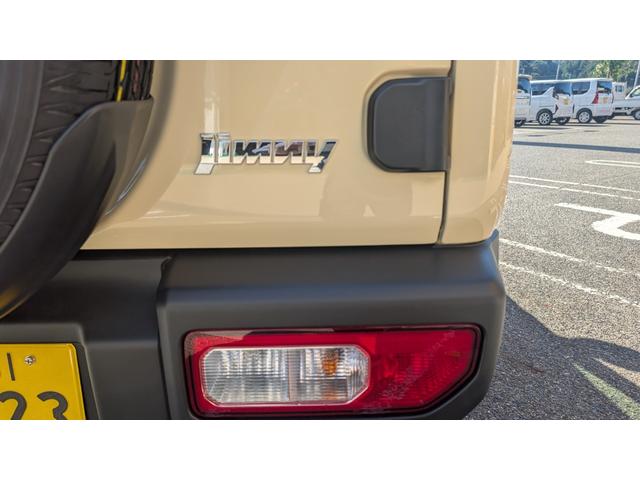 ジムニー XC 4WD XCターボ 登録届出済み未使用車 ディアルブレーキサポート ブレーキホールド LEDヘッドランプ シートヒーター 本革巻きステアリング プッシュスタート スマートキー 16インチアルミホイル付(20枚目)
