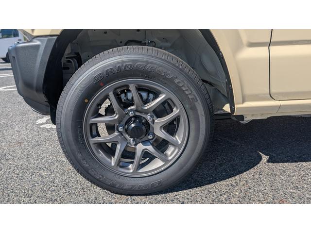 ジムニー XC 4WD XCターボ 登録届出済み未使用車 ディアルブレーキサポート ブレーキホールド LEDヘッドランプ シートヒーター 本革巻きステアリング プッシュスタート スマートキー 16インチアルミホイル付(25枚目)