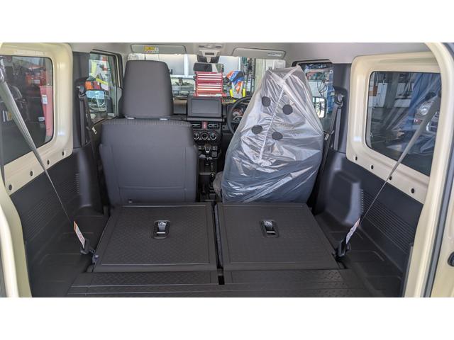 ジムニー XC 4WD XCターボ 登録届出済み未使用車 ディアルブレーキサポート ブレーキホールド LEDヘッドランプ シートヒーター 本革巻きステアリング プッシュスタート スマートキー 16インチアルミホイル付(55枚目)