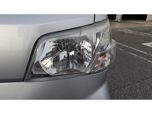 ハイゼットカーゴ クルーズ　４ＷＤ　カーナビ　衝突軽減ブレーキ　オートハイビーム　横滑り防止装置　オーバーヘッドシェルフ　電動格納ミラー　キーレスエントリー　パワーウインド　アイドリングストップ　ライトレベリング付き（17枚目）