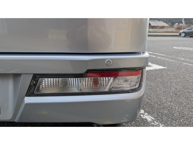 ハイゼットカーゴ クルーズ　４ＷＤ　カーナビ　衝突軽減ブレーキ　オートハイビーム　横滑り防止装置　オーバーヘッドシェルフ　電動格納ミラー　キーレスエントリー　パワーウインド　アイドリングストップ　ライトレベリング付き（19枚目）