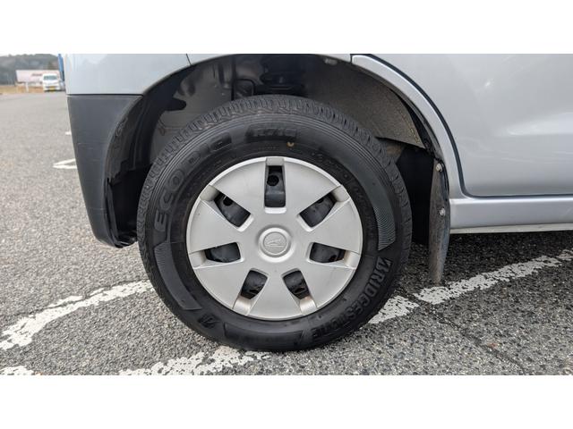 ハイゼットカーゴ クルーズ　４ＷＤ　カーナビ　衝突軽減ブレーキ　オートハイビーム　横滑り防止装置　オーバーヘッドシェルフ　電動格納ミラー　キーレスエントリー　パワーウインド　アイドリングストップ　ライトレベリング付き（22枚目）