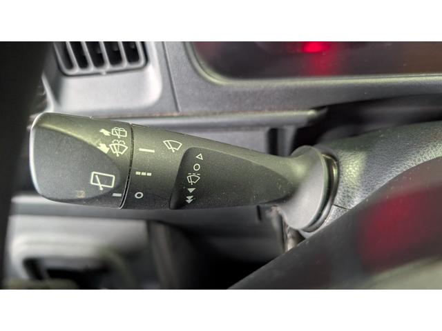 ハイゼットカーゴ クルーズ　４ＷＤ　カーナビ　衝突軽減ブレーキ　オートハイビーム　横滑り防止装置　オーバーヘッドシェルフ　電動格納ミラー　キーレスエントリー　パワーウインド　アイドリングストップ　ライトレベリング付き（30枚目）