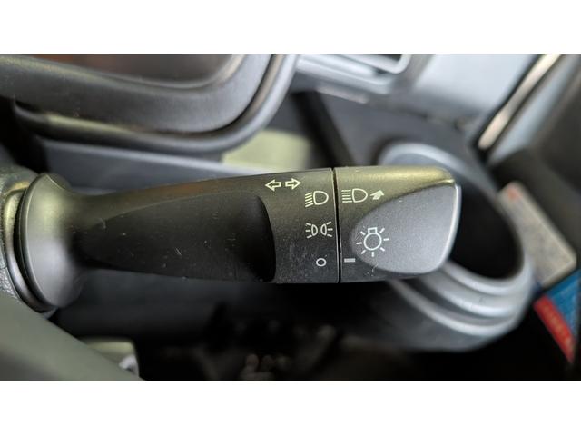 ハイゼットカーゴ クルーズ　４ＷＤ　カーナビ　衝突軽減ブレーキ　オートハイビーム　横滑り防止装置　オーバーヘッドシェルフ　電動格納ミラー　キーレスエントリー　パワーウインド　アイドリングストップ　ライトレベリング付き（31枚目）