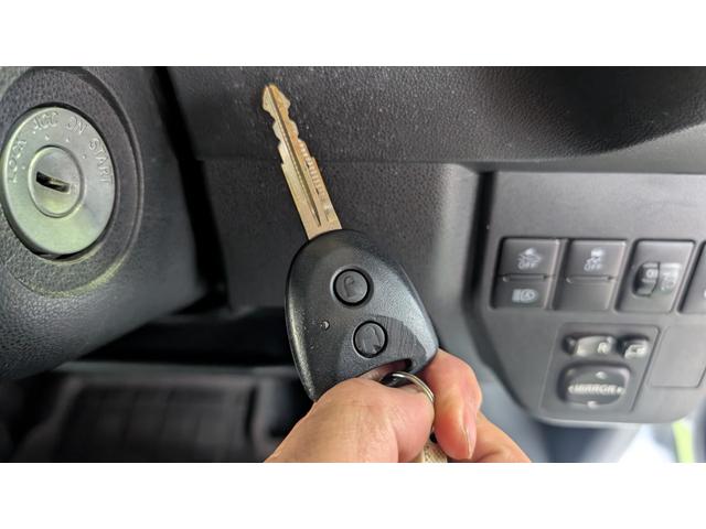 ハイゼットカーゴ クルーズ　４ＷＤ　カーナビ　衝突軽減ブレーキ　オートハイビーム　横滑り防止装置　オーバーヘッドシェルフ　電動格納ミラー　キーレスエントリー　パワーウインド　アイドリングストップ　ライトレベリング付き（36枚目）