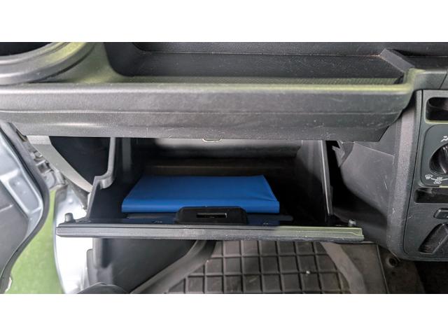 ハイゼットカーゴ クルーズ　４ＷＤ　カーナビ　衝突軽減ブレーキ　オートハイビーム　横滑り防止装置　オーバーヘッドシェルフ　電動格納ミラー　キーレスエントリー　パワーウインド　アイドリングストップ　ライトレベリング付き（43枚目）