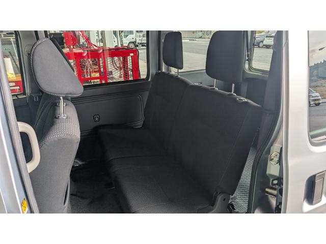 ハイゼットカーゴ クルーズ　４ＷＤ　カーナビ　衝突軽減ブレーキ　オートハイビーム　横滑り防止装置　オーバーヘッドシェルフ　電動格納ミラー　キーレスエントリー　パワーウインド　アイドリングストップ　ライトレベリング付き（47枚目）