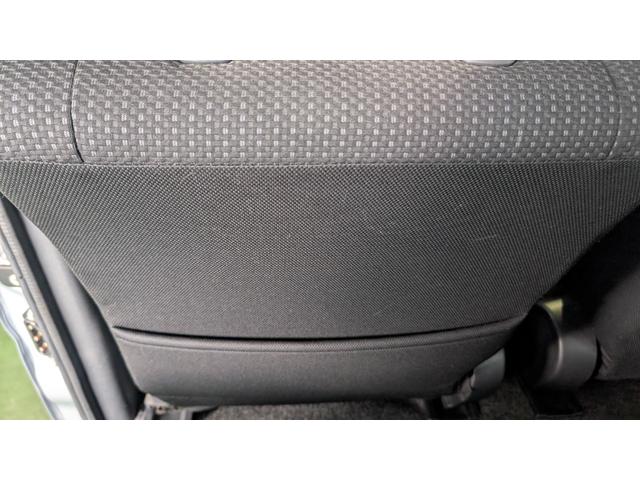 ハイゼットカーゴ クルーズ　４ＷＤ　カーナビ　衝突軽減ブレーキ　オートハイビーム　横滑り防止装置　オーバーヘッドシェルフ　電動格納ミラー　キーレスエントリー　パワーウインド　アイドリングストップ　ライトレベリング付き（48枚目）