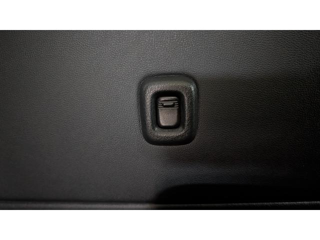 ハイゼットカーゴ クルーズ　４ＷＤ　カーナビ　衝突軽減ブレーキ　オートハイビーム　横滑り防止装置　オーバーヘッドシェルフ　電動格納ミラー　キーレスエントリー　パワーウインド　アイドリングストップ　ライトレベリング付き（49枚目）