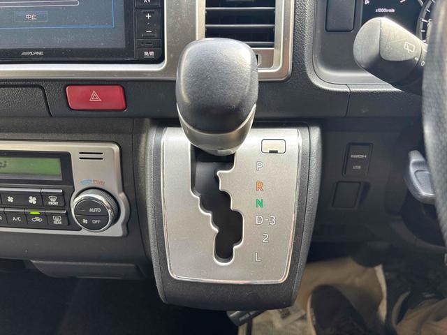 ハイエースワゴン GL 4WD ベッドキット バックカメラ TV オートクルーズコントロール 電動スライドドア オートライト スマートキー 電動格納ミラー 後席モニター 3列シート AT ユーザー買取(9枚目)