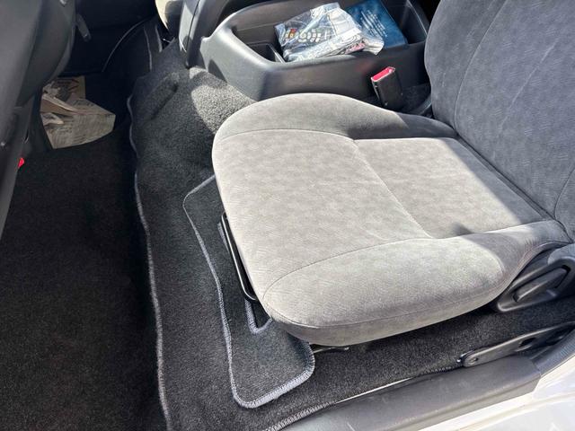 ハイエースワゴン GL 4WD ベッドキット バックカメラ TV オートクルーズコントロール 電動スライドドア オートライト スマートキー 電動格納ミラー 後席モニター 3列シート AT ユーザー買取(33枚目)