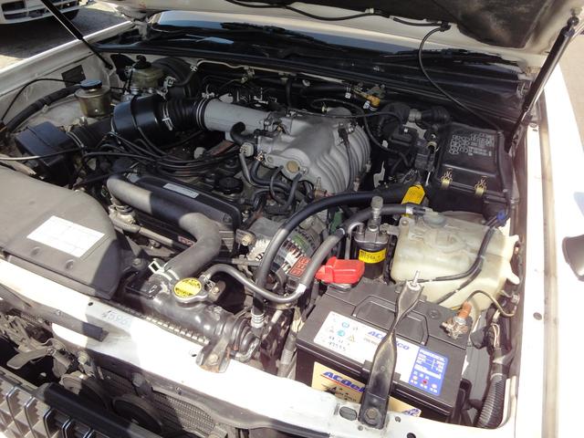 クラウン ロイヤルサルーン　２０００ｃｃ　修復無　禁煙　４ドアセダン　ツインカム２４　フェンダーミラ　シートカバ　フルノーマル　スイングエアコン　ｓｕｐｅｒ　ＷＯＯＦＥＲサウンド　タイベル４７，０７３ｋｍ時交換済　純正マット（46枚目）