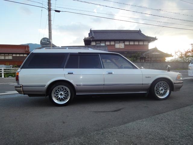 クラウンステーションワゴン ロイヤルサルーン　ツインカム　スーパーチャージャー　修復無　禁煙車　ＰＳ　ＰＷ　ＡＴ　サンルーフ　フェンダーミラー　内装フルノーマル　７人乗り　社外アルミ　ローダウン　タイベル７．９万キロ交換済　トノカバー付　バッテリィ新品　タイヤ４本新品交換渡（5枚目）