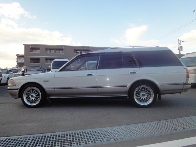 クラウンステーションワゴン ロイヤルサルーン　ツインカム　スーパーチャージャー　修復無　禁煙車　ＰＳ　ＰＷ　ＡＴ　サンルーフ　フェンダーミラー　内装フルノーマル　７人乗り　社外アルミ　ローダウン　タイベル７．９万キロ交換済　トノカバー付　バッテリィ新品　タイヤ４本新品交換渡（10枚目）