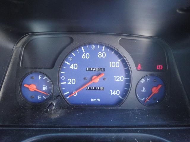 サンバートラック ダンプ 修復無 電動ローダンプ 2駆4駆切替 EL付 5速 PS AC 作業灯 三方開 テールゲートチェーン 運転席エアバック タイベル94,603km時交換 荷台ゴムマット 足元ゴムマット(12枚目)