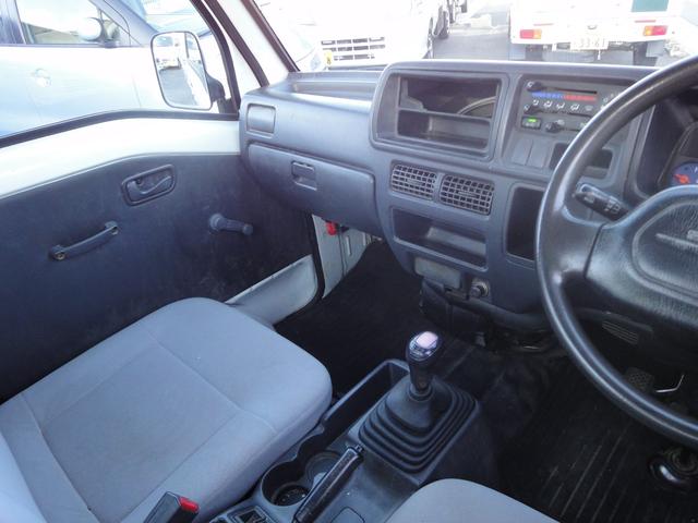 サンバートラック ダンプ 修復無 電動ローダンプ 2駆4駆切替 EL付 5速 PS AC 作業灯 三方開 テールゲートチェーン 運転席エアバック タイベル94,603km時交換 荷台ゴムマット 足元ゴムマット(14枚目)