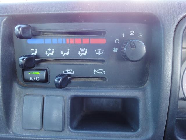 サンバートラック ダンプ 修復無 電動ローダンプ 2駆4駆切替 EL付 5速 PS AC 作業灯 三方開 テールゲートチェーン 運転席エアバック タイベル94,603km時交換 荷台ゴムマット 足元ゴムマット(19枚目)