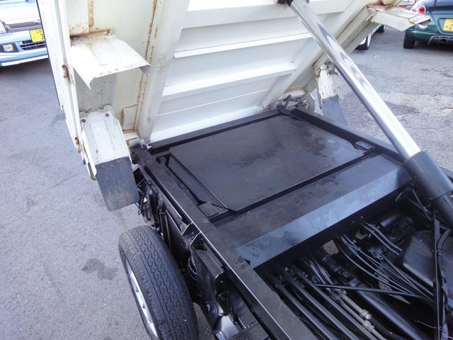 サンバートラック ダンプ 修復無 電動ローダンプ 2駆4駆切替 EL付 5速 PS AC 作業灯 三方開 テールゲートチェーン 運転席エアバック タイベル94,603km時交換 荷台ゴムマット 足元ゴムマット(26枚目)