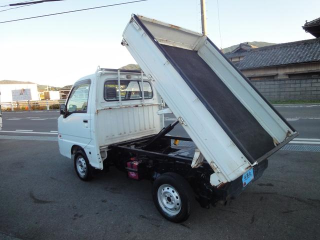 サンバートラック ダンプ 修復無 電動ローダンプ 2駆4駆切替 EL付 5速 PS AC 作業灯 三方開 テールゲートチェーン 運転席エアバック タイベル94,603km時交換 荷台ゴムマット 足元ゴムマット(28枚目)