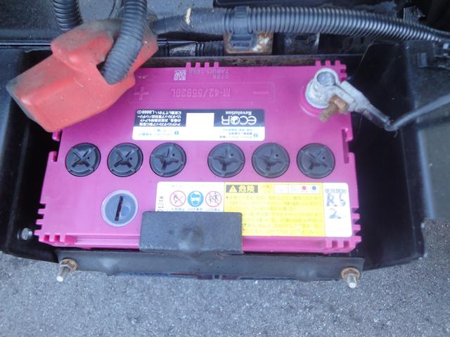 サンバートラック ダンプ 修復無 電動ローダンプ 2駆4駆切替 EL付 5速 PS AC 作業灯 三方開 テールゲートチェーン 運転席エアバック タイベル94,603km時交換 荷台ゴムマット 足元ゴムマット(31枚目)