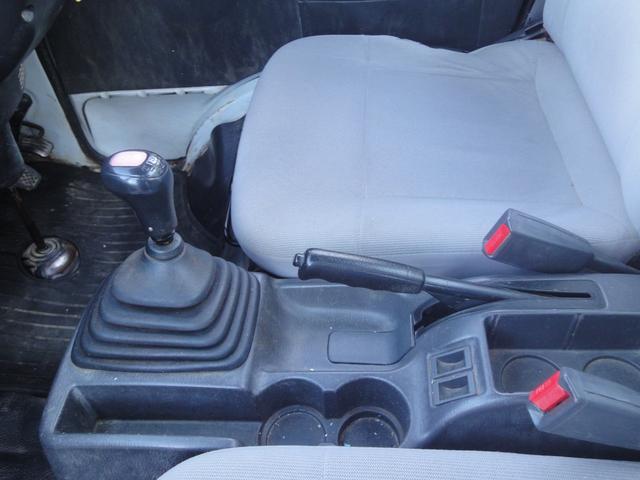 サンバートラック ダンプ 修復無 電動ローダンプ 2駆4駆切替 EL付 5速 PS AC 作業灯 三方開 テールゲートチェーン 運転席エアバック タイベル94,603km時交換 荷台ゴムマット 足元ゴムマット(44枚目)