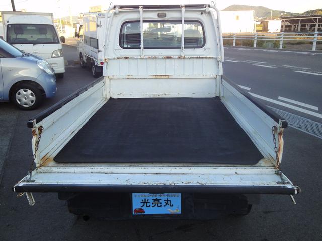 サンバートラック ダンプ 修復無 電動ローダンプ 2駆4駆切替 EL付 5速 PS AC 作業灯 三方開 テールゲートチェーン 運転席エアバック タイベル94,603km時交換 荷台ゴムマット 足元ゴムマット(45枚目)