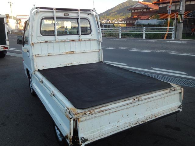 サンバートラック ダンプ 修復無 電動ローダンプ 2駆4駆切替 EL付 5速 PS AC 作業灯 三方開 テールゲートチェーン 運転席エアバック タイベル94,603km時交換 荷台ゴムマット 足元ゴムマット(46枚目)