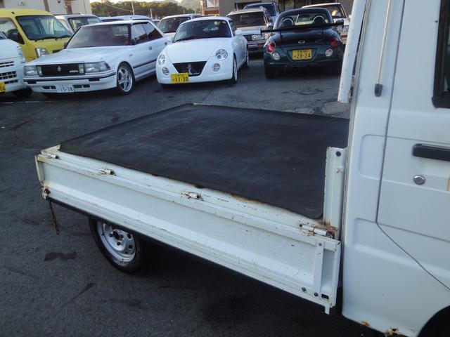 サンバートラック ダンプ 修復無 電動ローダンプ 2駆4駆切替 EL付 5速 PS AC 作業灯 三方開 テールゲートチェーン 運転席エアバック タイベル94,603km時交換 荷台ゴムマット 足元ゴムマット(47枚目)